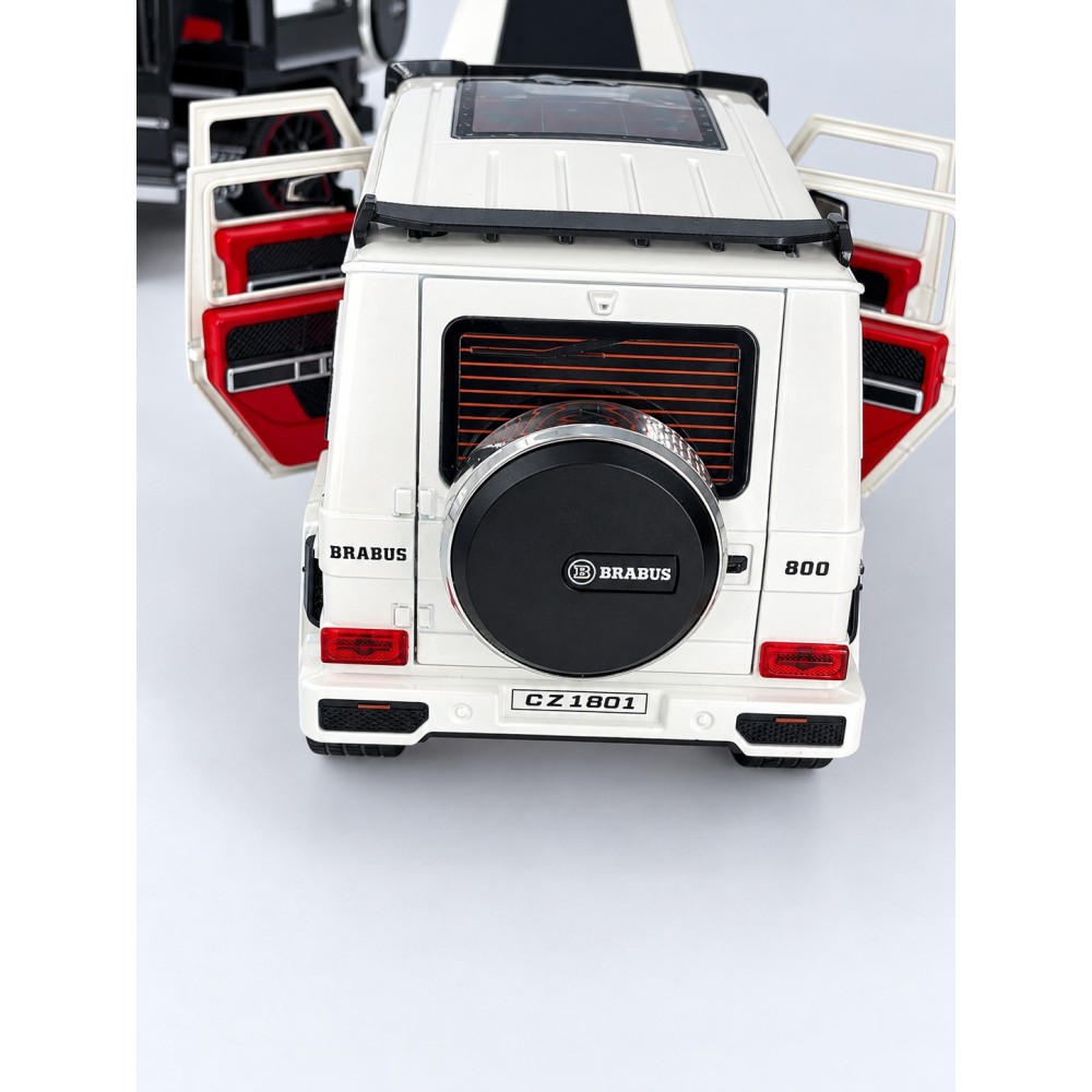 МЕТАЛНА КОЛА MERCEDES G CLASS BRABUS 1:24 СЪС ЗВУК, СВЕТЛИНА И ПУШЕК 
